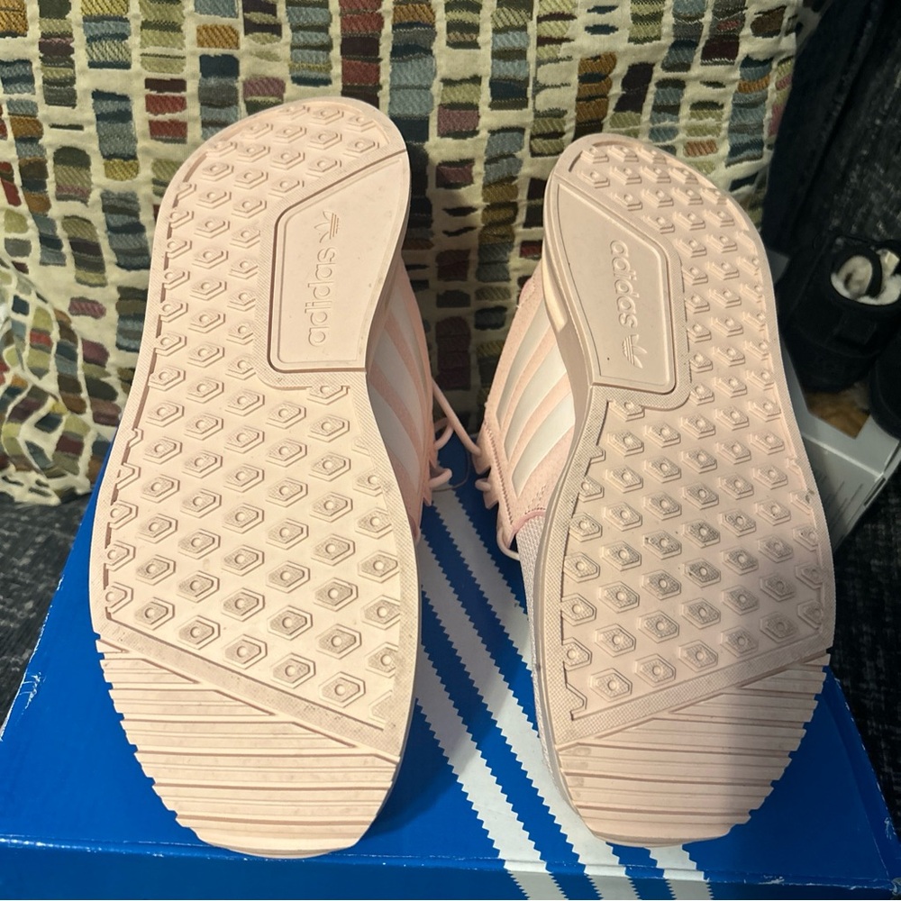 Adidas - Picture 5 of 8